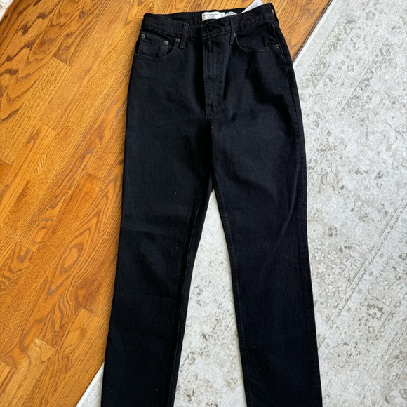 NEW Abercrombie Ultra High Rise 90s Straight Jean Size 27 - Picture 2 of 4